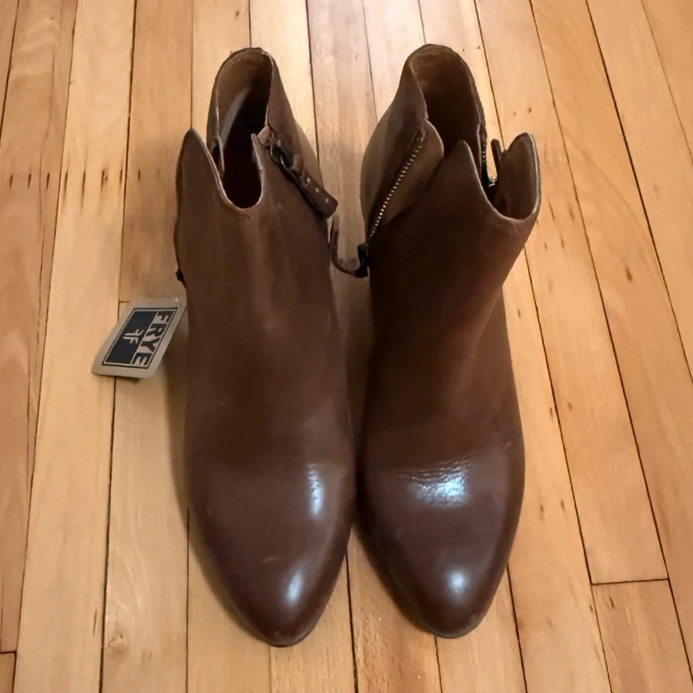 Frye Women's Tan Leather Booties Judith Double Zip NIOB sz 7.5 - Picture 2 of 4